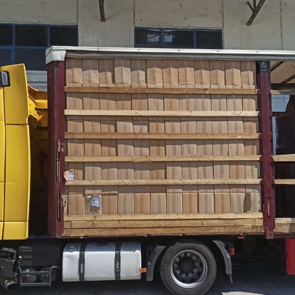 CAPTURĂ DE ŢIGĂRI RECORD ÎN ACEST AN: 162.500 pachete cu țigări, ascunse într-un camion la Punctul de Trecere a Frontierei Bechet