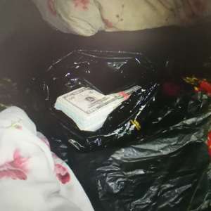 22.300 dolari ascunşi şi nedeclaraţi la intrarea în ţară, ridicați în vederea confiscării în PTF Siret