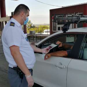 A încercat să treacă frontiera la volan, fără permis de conducere