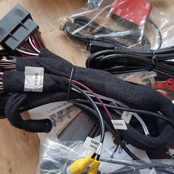 Accesorii auto susceptibile a fi contrafăcute, confiscate în Portul Constanţa Sud Agigea