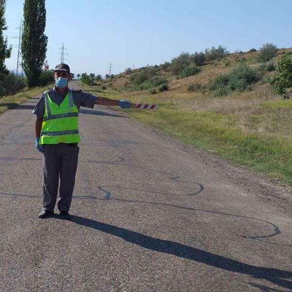 Autorul unui accident rutier depistat la volan, deşi avea dreptul de a conduce suspendat