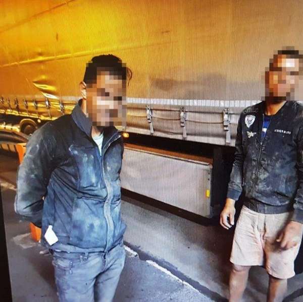 Doi algerieni, depistați ascunși pe axul roţilor unui camion la P.T.F. Nădlac II
