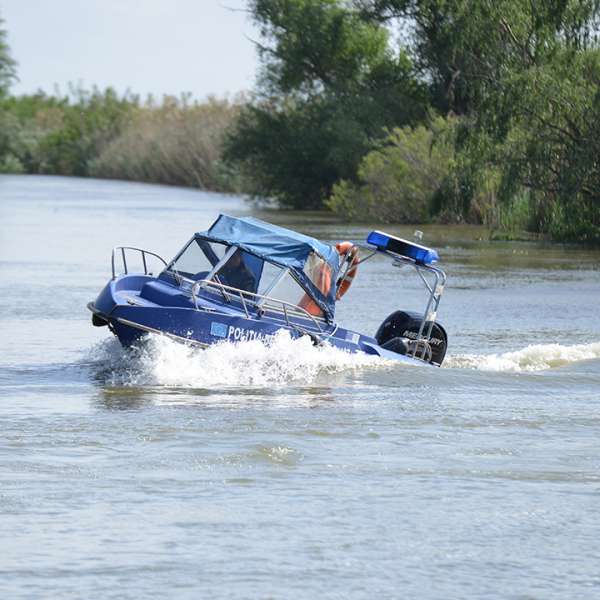 Polițiștii de frontieră au intervenit pentru salvarea unui cetățean ucrainean din apele fluviului Dunărea