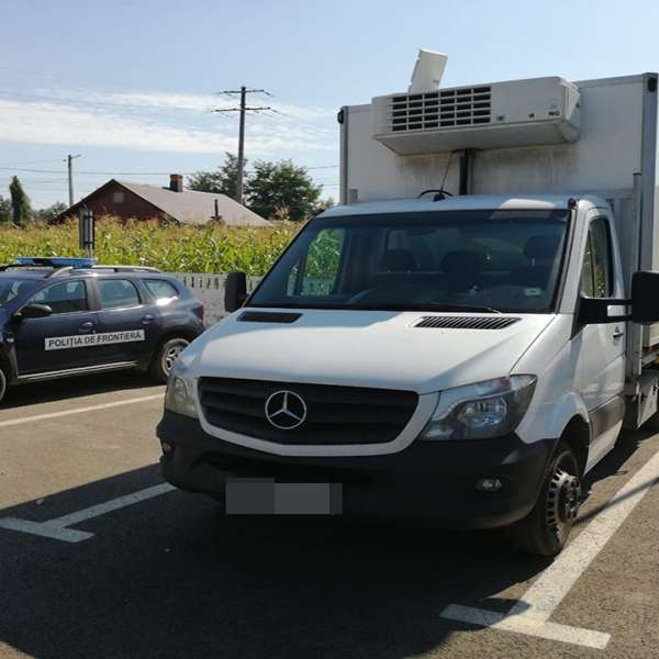 Autoutilitară Mercedes căutată de autoritățile din Italia, descoperit în P.T.F. Siret