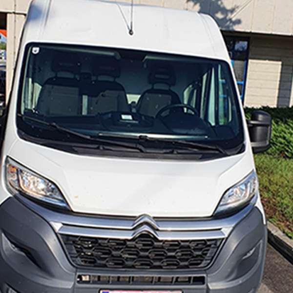 Autoturism căutat de autorităţile din Austria, depistat de poliţiştii de frontieră de la P.T.F. Borș