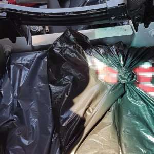 Ţigări de contrabandă, descoperite ascunse la în mai multe autovehicule la P.T.F. Nădlac II