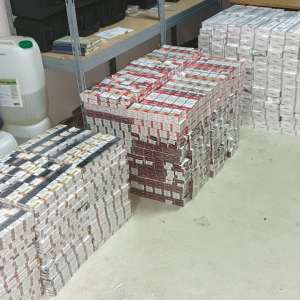 Ţigări de contrabandă de peste 252.000 lei, reţinute cu focuri de armă la frontiera de est