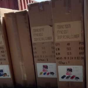 Jucării susceptibile a fi contrafăcute, confiscate în Portul Constanţa Sud Agigea