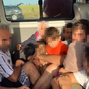 Călăuză reţinută 24 de ore pentru trafic de migranţi. Şaptesprezece sirieni urmau să fie sprijiniţi să treacă ilegal frontiera