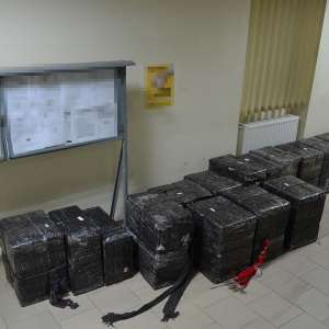 Peste 31.000 de pachete cu țigări de contrabandă, confiscate la frontiera de nord a României