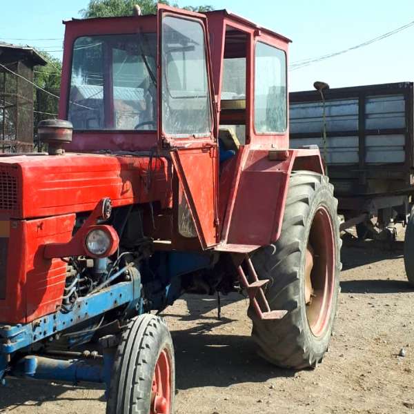 Tractor cu remorcă neînmatriculată, depistat în trafic de polițiștii de frontieră gălățeni