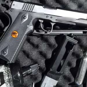 Pistol cu gaze ascuns în bagaje, descoperit la P.T.F. Sculeni