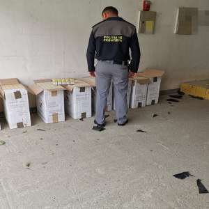 6.300 pachete cu țigări descoperite într-un șopron cu fân