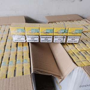 6.300 pachete cu țigări descoperite într-un șopron cu fân