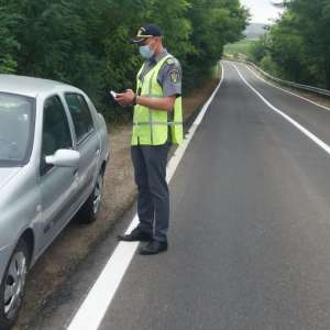 Autovehicule radiate din circulaţie descoperite în trafic de polițiștii de frontieră