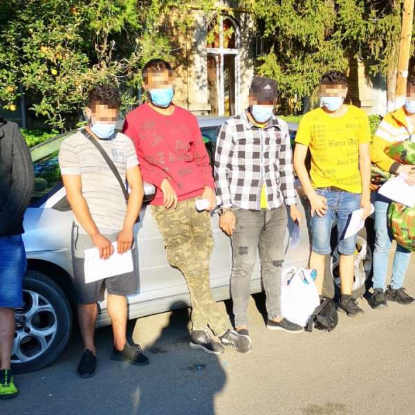 Cetățeni din Siria, opriţi la frontiera de vest