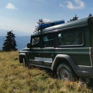 Aproape 6.000 de pachete cu țigări de contrabandă, confiscate la frontiera de nord a României