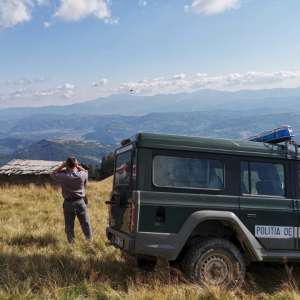 Aproape 6.000 de pachete cu țigări de contrabandă, confiscate la frontiera de nord a României