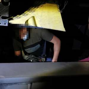 Șase cetățeni turci, depistați ascunși pe platforma unui tren de marfă la P.T.F Curtici