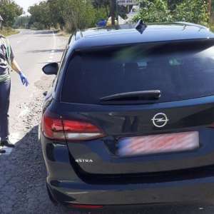 Autoturism cu autorizație de circulație provizorie expirată, depistat în trafic de polițiștii de frontieră