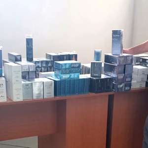 Produse de parfumerie în valoare de peste 73.000 de lei, susceptibile a fi contrafăcute, confiscate de polițiștii de frontieră din P.T.F. Giurgiu