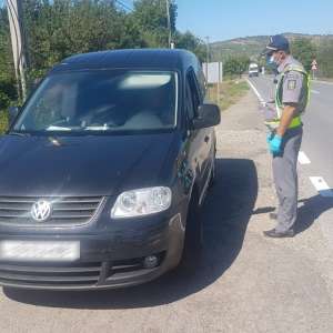 Autoturism neînmatriculat descoperit de polițiștii de frontieră