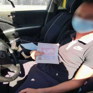 Patru permise de rezidență false, descoperite la controlul de frontieră