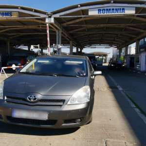 Patru permise de rezidență false, descoperite la controlul de frontieră