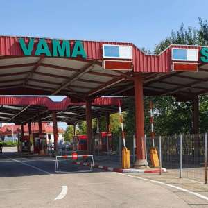 Autoturism fără drept de circulaţie, oprit din drumul spre Republica Moldova