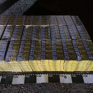 Un cetățean român cercetat pentru contrabandă și 21.000 de pachete cu țigări  confiscate la frontiera de nord a României