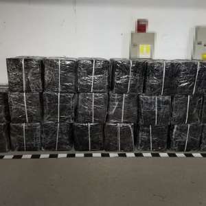 Un cetățean român cercetat pentru contrabandă și 21.000 de pachete cu țigări  confiscate la frontiera de nord a României