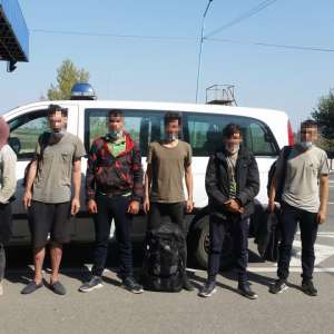 Grup de cetăţeni din Siria şi Palestina, oprit la graniţa cu Ungaria