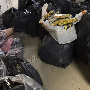 Articole vestimentare susceptibile a fi contrafăcute, confiscate în P.T.F. Vama Veche