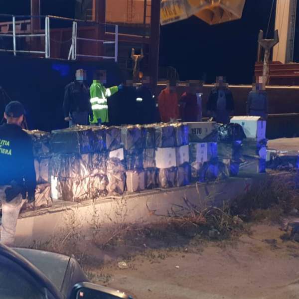 Aproximativ 14.000 de pachete cu țigări de contrabandă, descoperite de polițiștii de frontieră în Portul Constanța Sud Agigea