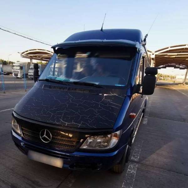 La volan, deşi avea dreptul de a conduce suspendat