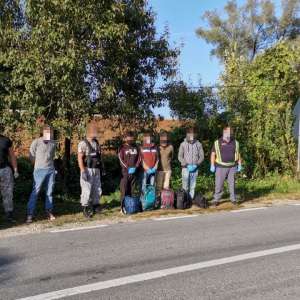 Trei călăuze arestate preventiv pentru trafic de migranți la frontiera cu Ucraina