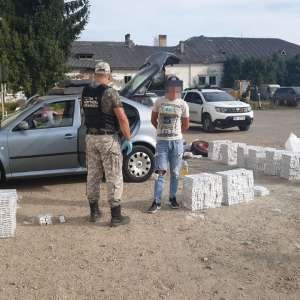 Mașină cu țigări oprită în trafic de polițiștii de frontieră maramureșeni