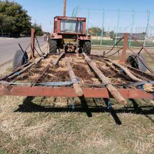 Tractor cu remorcă neînmatriculată, depistat în trafic de polițiștii de frontieră ieşeni