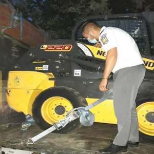 Utilaj în valoare de 70.000 lei, aflat în atenţia autorităţilor, oprit la P.T.F. Albița