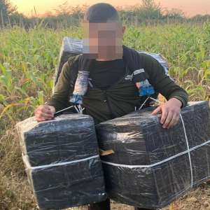 Cetățean ucrainean cercetat pentru contrabandă și peste 5.000 pachete cu țigări confiscate la frontiera de nord