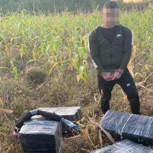 Cetățean ucrainean cercetat pentru contrabandă și peste 5.000 pachete cu țigări confiscate la frontiera de nord