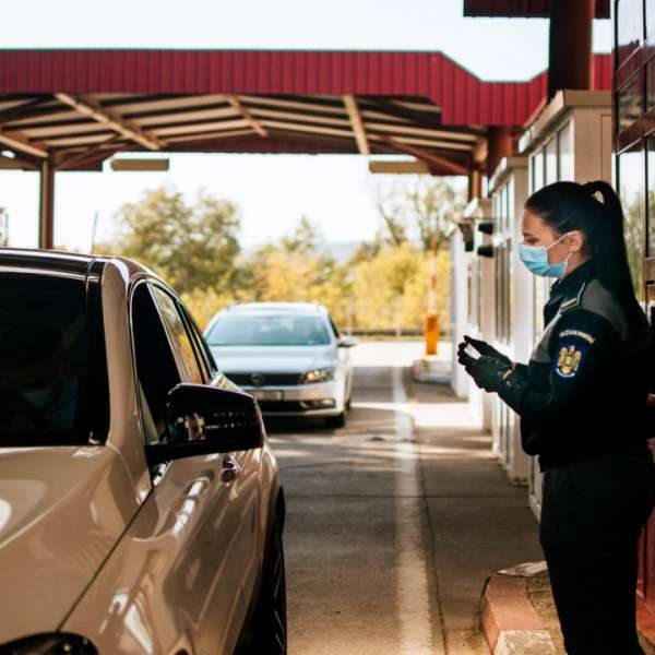 Certificat de pregătire profesională fals, descoperit la controlul de frontieră