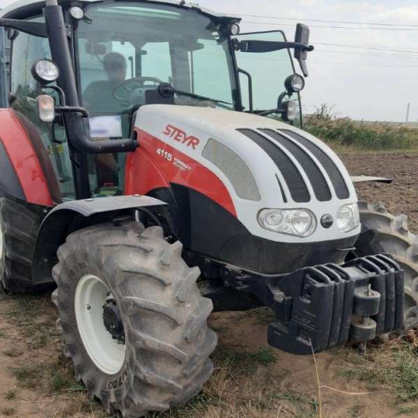 Tractor cu remorcă neînmatriculată, depistat în trafic de polițiștii de frontieră brăileni
