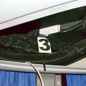 Țigări de contrabandă ascunse în echipamentul de sonorizare al unui autocar