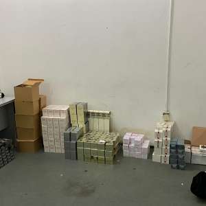 Bunuri susceptibile a fi contrafăcute şi tutun peste limita legală, confiscate de polițiștii de frontieră din P.T.F. Giurgiu