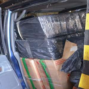 Peste 17.000 de pachete cu țigări confiscate și doi cetățeni români cercetați pentru contrabandă