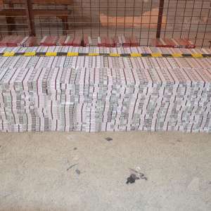 Peste 17.000 de pachete cu țigări confiscate și doi cetățeni români cercetați pentru contrabandă