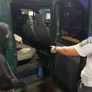 Valută peste plafonul legal admis de lege, nedeclarată, confiscată la frontieră