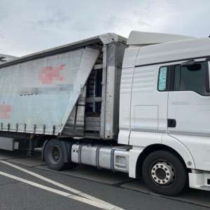 Opt cetăţeni străini depistaţi ascunşi în mijloace de transport la P.T.F. Nădlac II