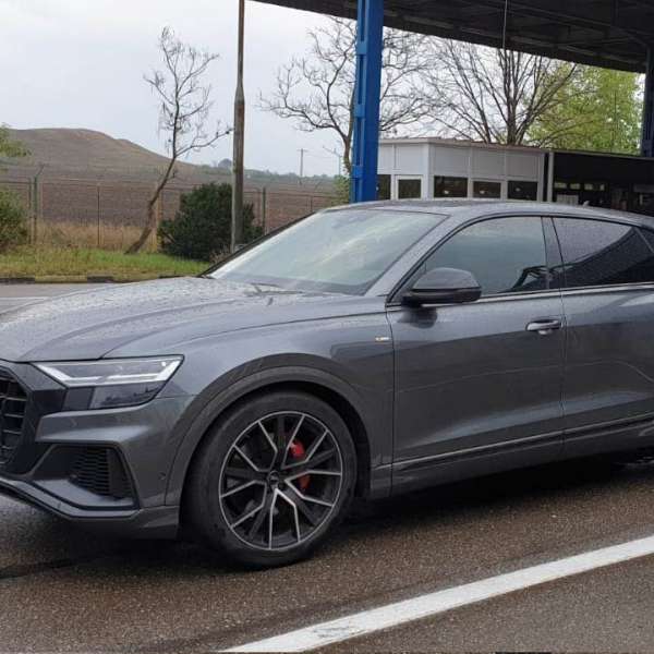 Autoturism de lux declarat furat din Franța, descoperit la frontiera de est, la câteva ore de la semnalarea furtului